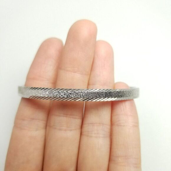 Vintage Crown Trifari Silver Tone Round Bangle Bracelet, Textured Design, Estate - Picture 6 of 6